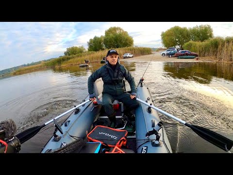 Видео: Мы все таки ее нашли! Щука сама запрыгивает в лодку! Вывез друга первый раз на Днепр!