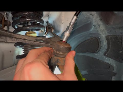 Видео: Как смазать шаровые шарниры/наконечники рулевой тяги и отремонтировать порванные пыльники