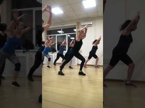 Видео: Тренировка с Фитнес резинкой! Ноги, ягодицы!