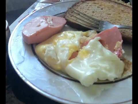 Видео: Мук Банк + Проста Ем!!!( Яичница С Колбасой и Хлеб Жареный)!!!