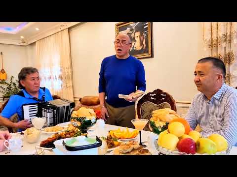 Видео: Сырласу. әні: Әсет Бейсеуов. сөзі: Әнуарбек Дүйсенбиев. орындаған Сәкен Жақсылықұлы. сүйемелдеген