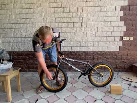 Видео: Как собрать велосипед BMX из коробки
