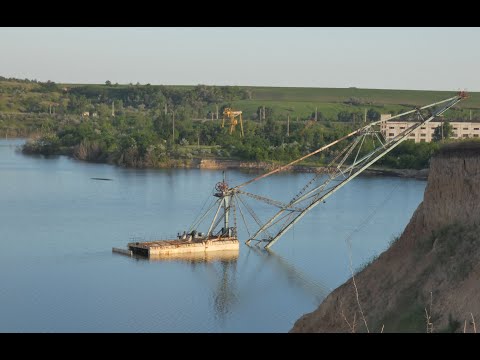 Видео: Затопленные карьерные экскаваторы под Александрией