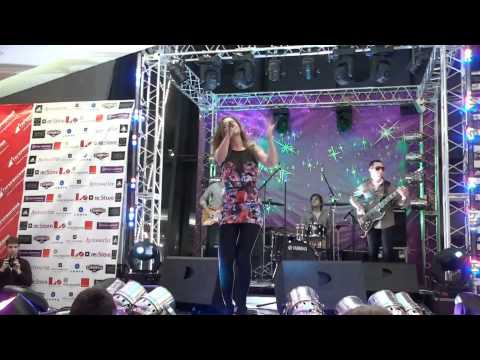 Видео: Юлия Савичева - "Стоп" (ТРЦ Гагаринский)