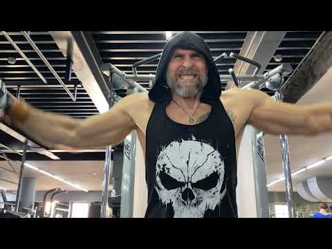 Видео: Вариация тренировки на плечи от Папы Смита.