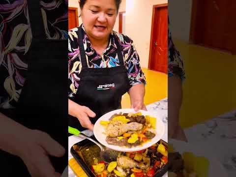 Видео: Запеченное мясо с овощами и специями. Мясо как шашлык получается