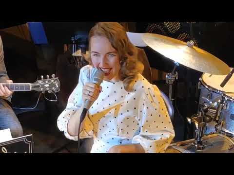 Видео: "Ленинградский Патефон", Анастасия Лютова