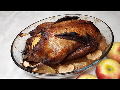Видео: Утка в духовке с яблоками очень сочная в медово-горчичном маринаде