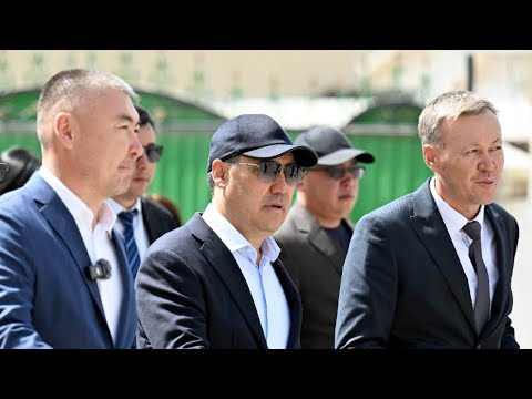 Видео: Садыр Жапаров проверил, что строят в городе Нарын