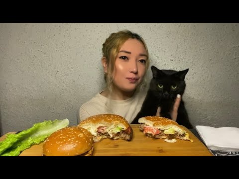 Видео: МУКБАНГ бургеры 🍔 ответы на ваши вопросы ❓❓❓