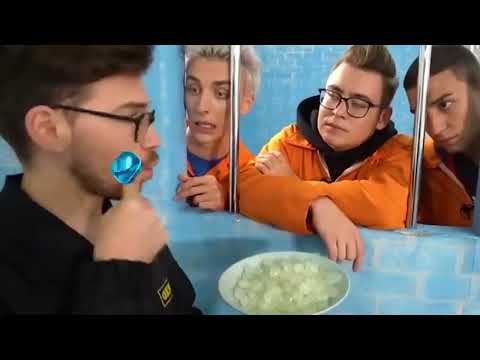Видео: Кто последний покинет ледяную комнату ЧЕЛЛЕНДЖ! Мама Глинтусу не купила киндер 🎁