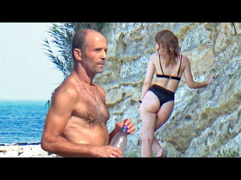 Видео: Дикий пляж на Высоком берегу в Анапе. Тургеневский спуск. Без комментариев