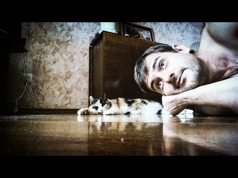 Видео: Стоит ли бегать за девушкой