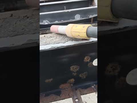 Видео: ЛАЙФХАК Пескоструйщикам! очистка ржавчины на раме полуприцепа.