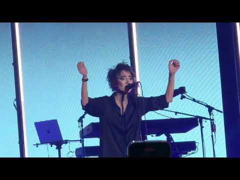 Видео: Zemfira - Маечки (Рига, 13.10.2024)