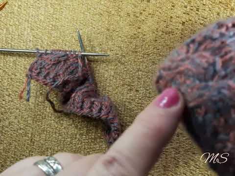 Видео: #вяжуивяжу 😉 Следки на 2-х спицах безшовные от пятки к носку.