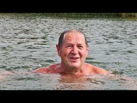 Видео: Вода, кругом вода.Дедушка занырнул!