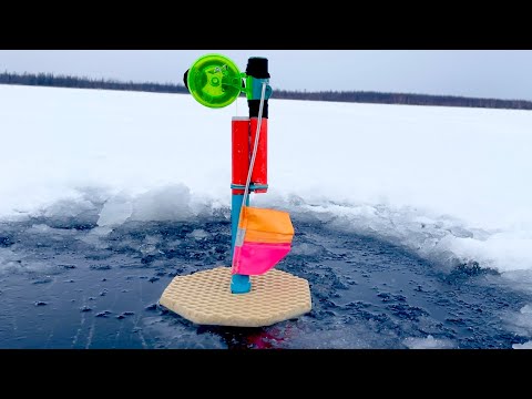 Видео: ХИТРЫЕ ЖЕРЛИЦЫ В ДЕЛЕ! АТАКИ ЩУК и КРУПНОГО ОКУНЯ. Якутия. Первый лед 2023-2024. Зимняя рыбалка.