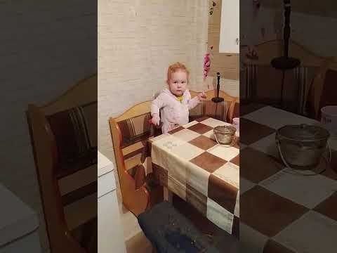 Видео: убераемся,приготовили галушки 