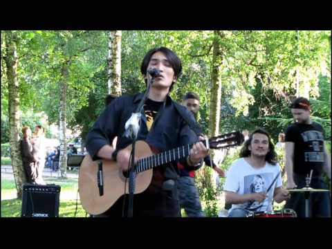 Видео: "Ноябрь" Песни В.Цоя на улицах Петербурга "Стук" 29.05.16.