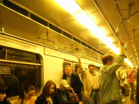 Видео: Metro w Moskwie, Kuzniecki most - Barykadowa / Кузнецкий мост - Баррикадная