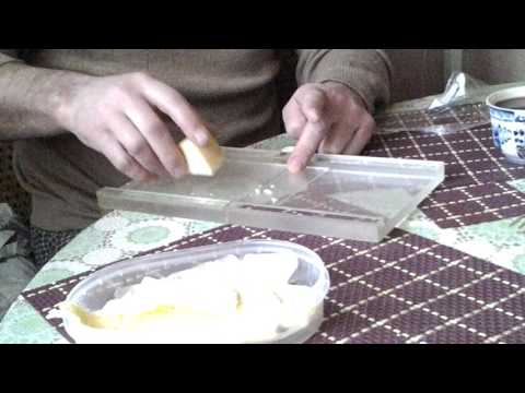 Видео: Как тонко порезать сыр. Совет для гурманов.