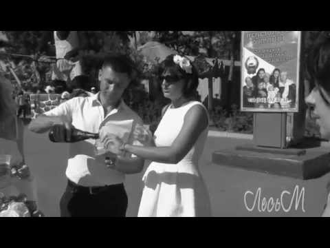 Видео: Жених отрезал ножницами невесте половину платья -:)))))