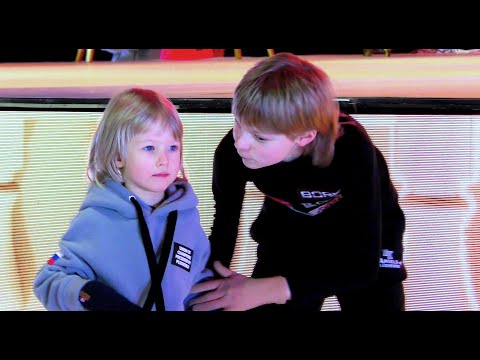 Видео: Арсений Плющенко : костюм с медалями отца, старший брат, тренировки и дебют в шоу