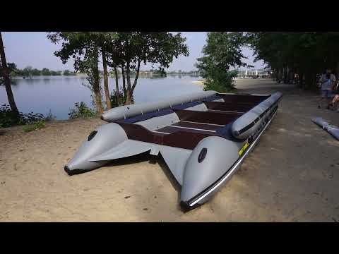 Видео: Лучший катамаран под мотор 20 л.с. | The best catamaran for a 20 hp engine. BOATHOUSE TRAVEL XXL 860