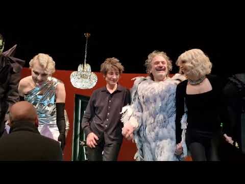 Видео: #ренаталитвинова #земфира  на поклонах спектакля Кактус