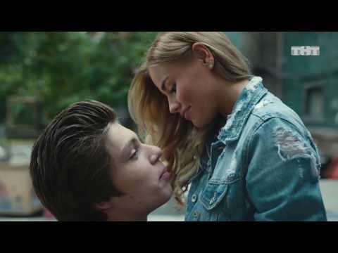 Видео: УЛИЦА- Леха и Ксюша (песня домофон)