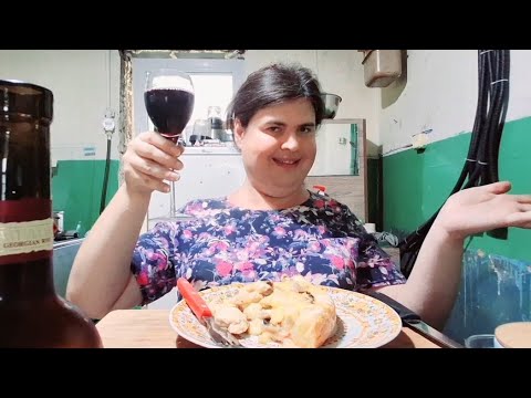 Видео: Мукбанг 😋 обжорство 😋 напилась и упала 