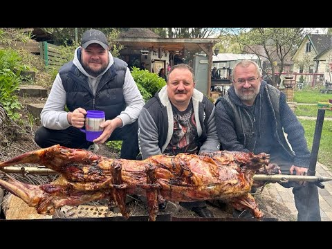 Видео: КОЗЕЛ НА ВЕРТЕЛЕ. СВИНАЯ ГОЛОВА. ДЕНЬ ШАШЛЫКА В ГОСТЯХ У ДЕДА ПИХУРА