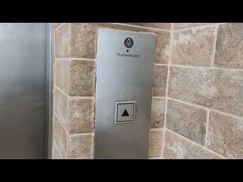Видео: (Переснято) Лифт ThyssenKrupp Evolution 2006 г. @ ТЦ Ковчег