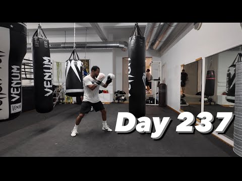 Видео: 237-й день становления чемпионом мира по боксу.