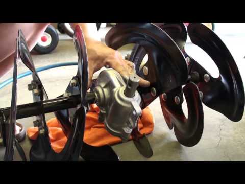 Видео: Как обслуживать систему защиты привода шнека снегоуборщика