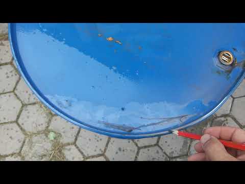 Видео: Как лучше вырезать крышку металлической бочки