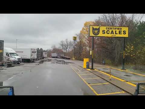 Видео: Дальнобой США. Привёз трактор в глухую деревню.