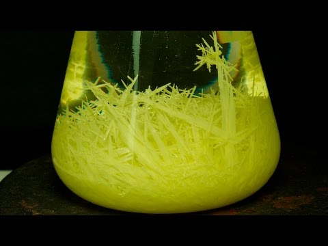 Видео: Выращиваем красивые желтые кристаллы серы.