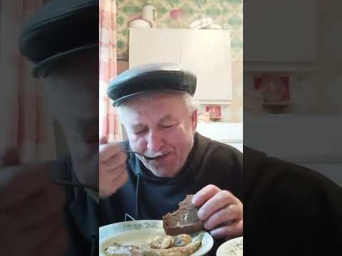 Видео: Ем стейк зубатки синей приготовленный в духовке.