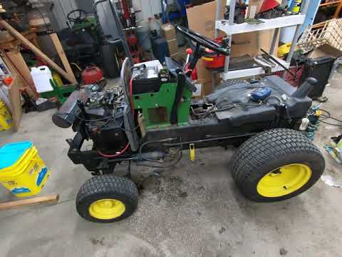 Видео: Четыре трактора John Deere серии 318 и один трактор серии 322: настройка оборотов Onan