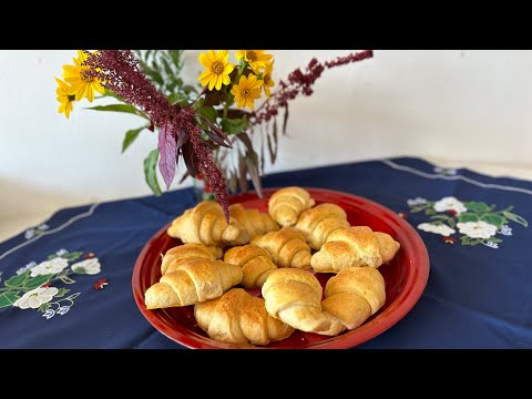 Видео: Кифлички със сирене 🥐Peynirli Kifla tarifi 🥐Kifla 