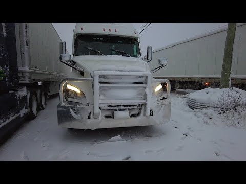 Видео: Застряли в Северном Онтарио, снежный шторм, работа в Канаде 2021, дальнобой по Канаде.