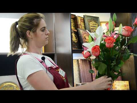 Видео: Делаем вытянутый букет
