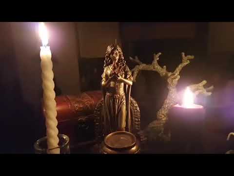 Видео: ДЕРЕВЕНСКОЕ КОЛДОВСТВО 1...VILLAGE WITCHCRAFT 1...ВЕДЬМИНА ИЗБА.