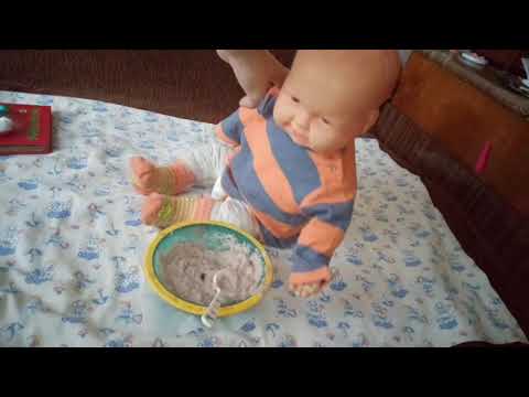 Видео: День с пупсом Егоркой. Купание пупса.