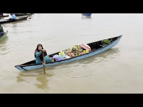 Видео: Плавучий рынок. Индонезия.