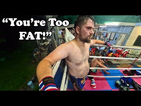 Видео: Я тренировался муай-тай в Таиланде, будучи новичком с избыточным весом.