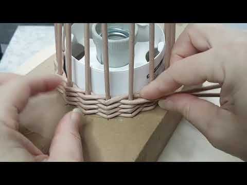 Видео: Светильник 1 ч. Оплетение основы бумажными трубочками.