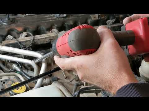 Видео: Снятие и замена топливной форсунки Jeep Wrangler
